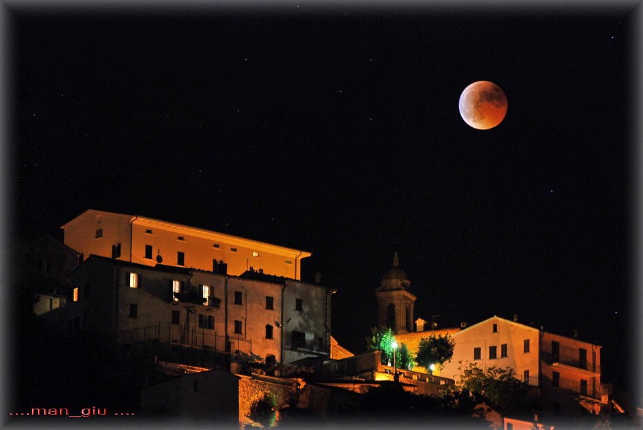 Red moon 15-06-11 by .... man_giu....