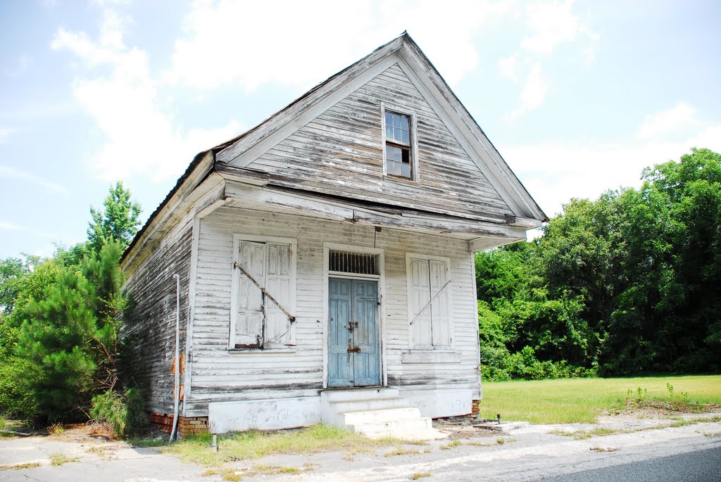 Abandoned Building by Chucklestheclown