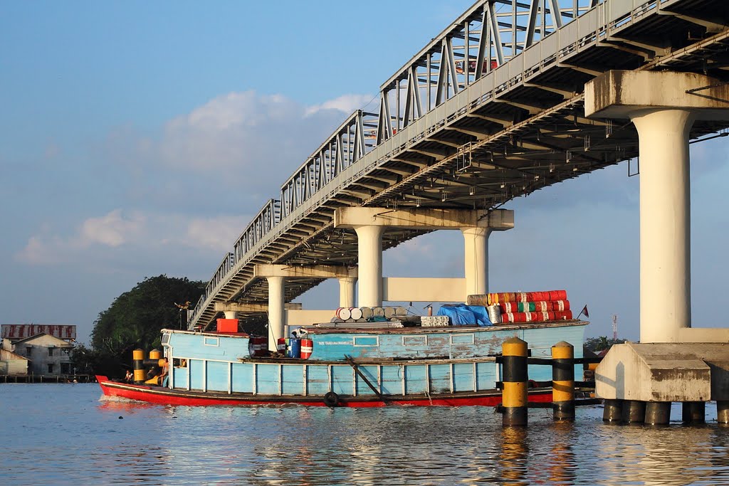 Jembatan Kapuas di Pontianak by nizar kauzar