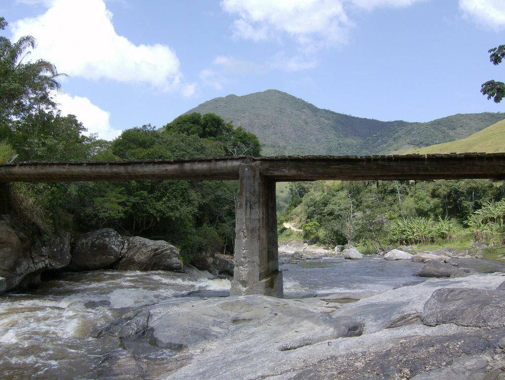 Ponte dos Alemães sobre o encontro dos rios em Lumiar. Foto: Osmar de Castro by Acervo Digital Castro