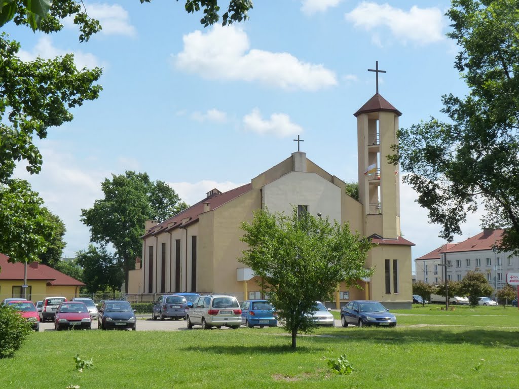 Kosciół pw Matki Boskiej Częstochowskiej by Kazimierz .Mendlik