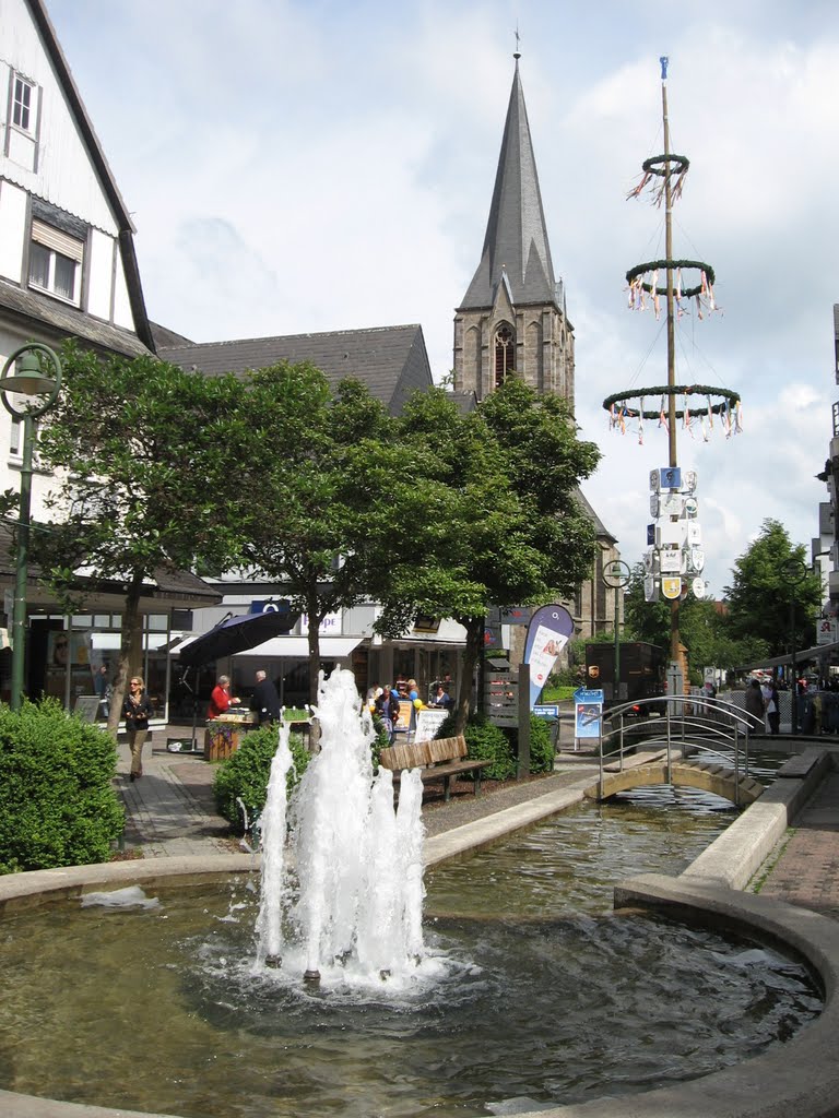 Springbrunnen in der Fußgängerzone in Sundern ... by eichhörnchen