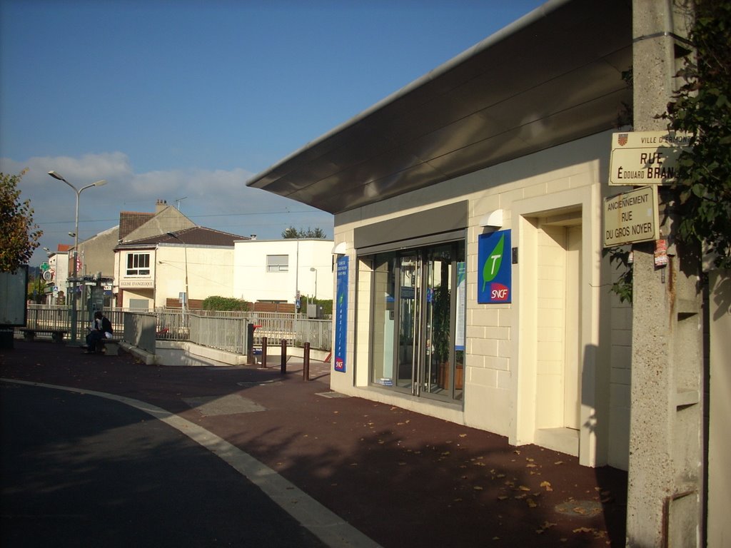 Ermont: gare de Saint-Prix Gros-Noyer by © SisAnnick