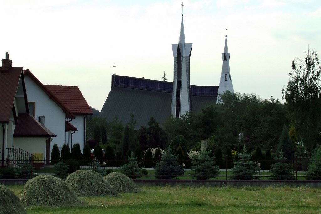 Już widać kościół w Sowlinach, Limanowa 4.06.2008 r. by Roman Szuszkiewicz