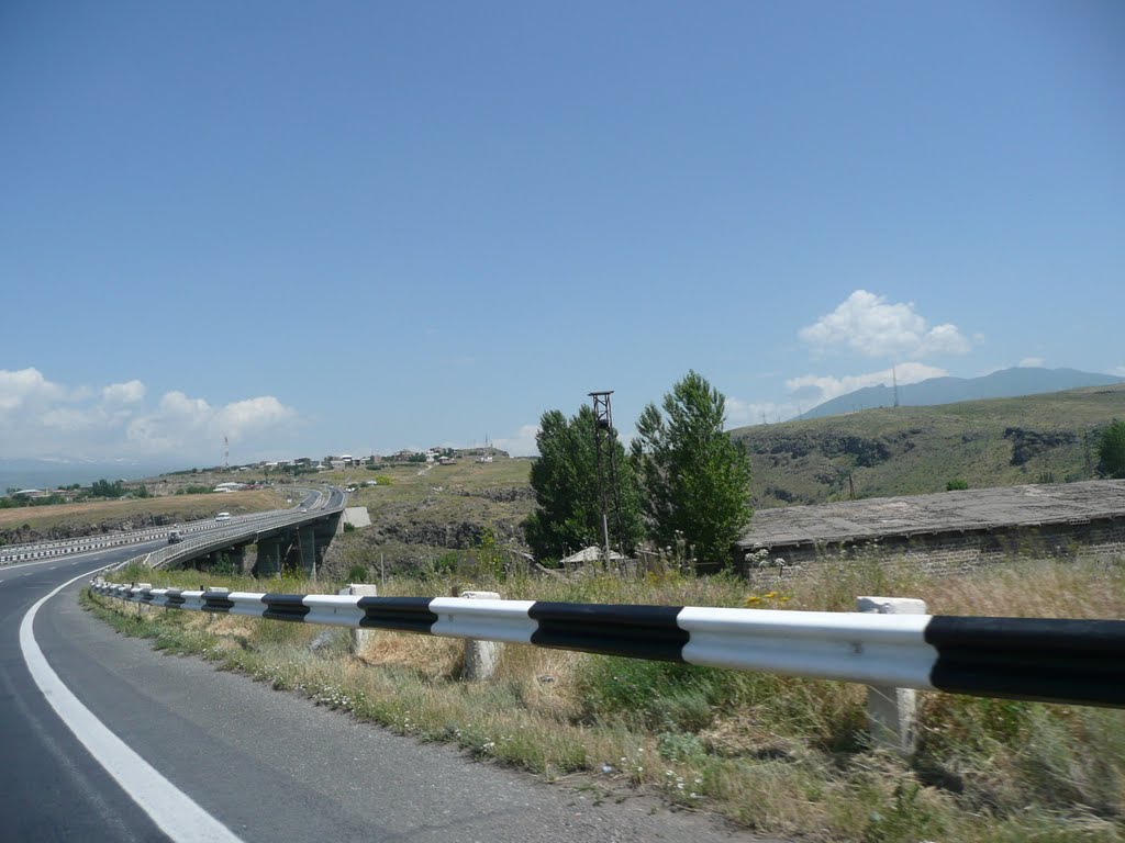 Ashtarak bridge by Vardan Elbakyan