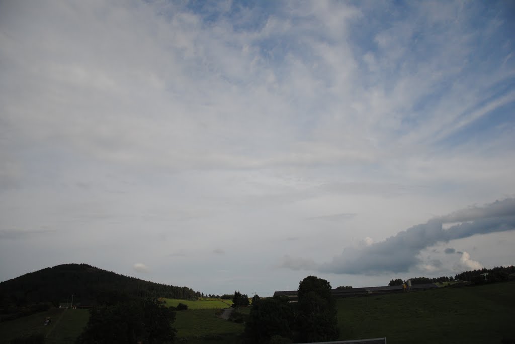 Puy de Monténard by this anticlinal