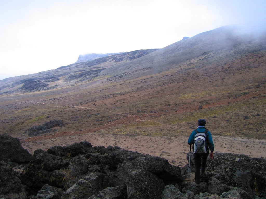 Kili, sur le petit sommet de Lava Tower 20.02.2005 by Jean-Luc.