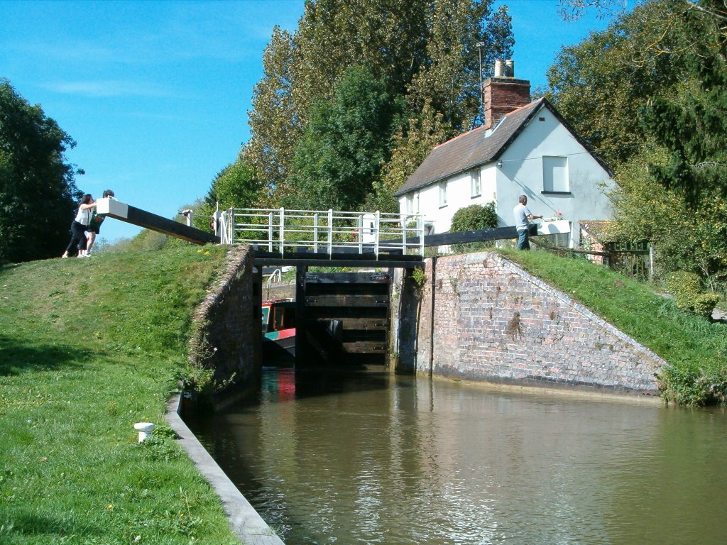 Cobbler's Lock, Kennet and Avon Canal, near Hungerford by Allitnil