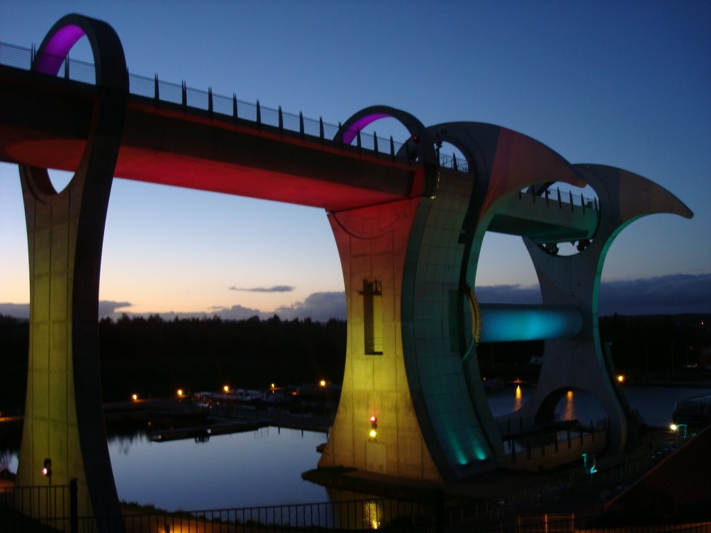 Falkirk Wheel at night by dbhshortes