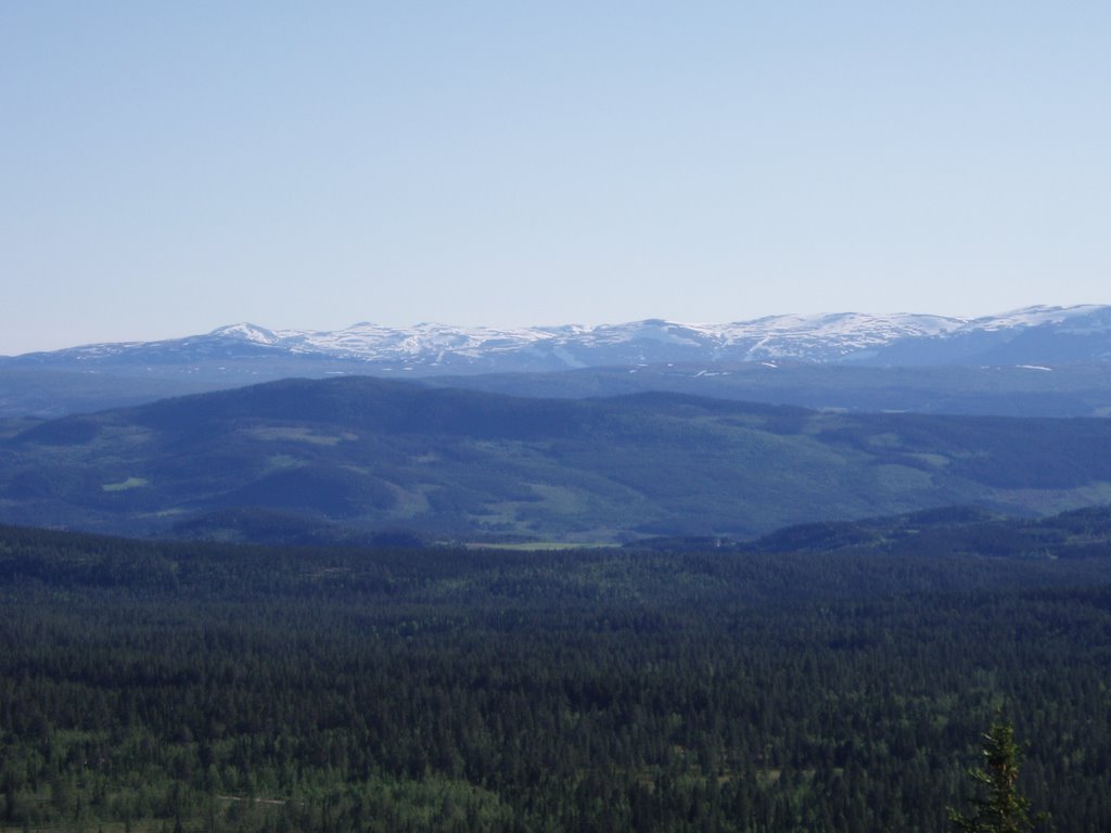 Mountain Range in Norway by afraser30