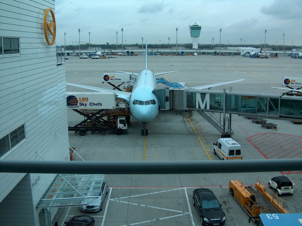 Loading the plane at the Munich Airport by Melih Rustu CALIKOGL…