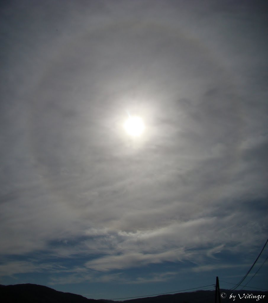 22° Halo in Norways Sky by Veitinger