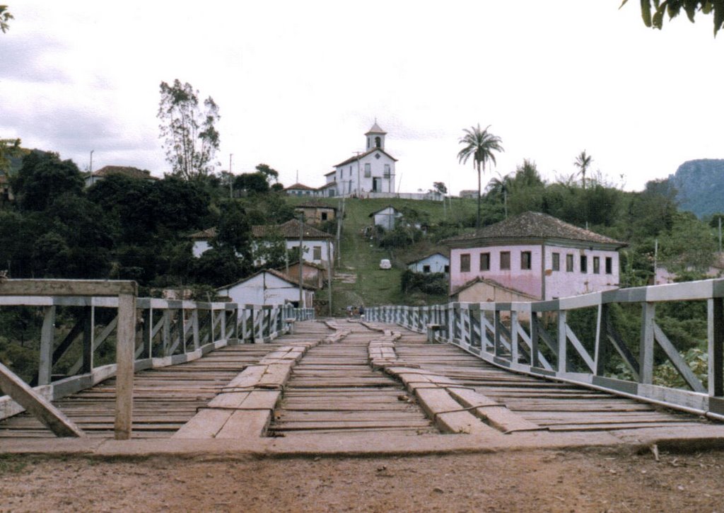 Mendanha_Ponte de Madeira com Igreja ao Fundo(1982-Set) by fbaracho