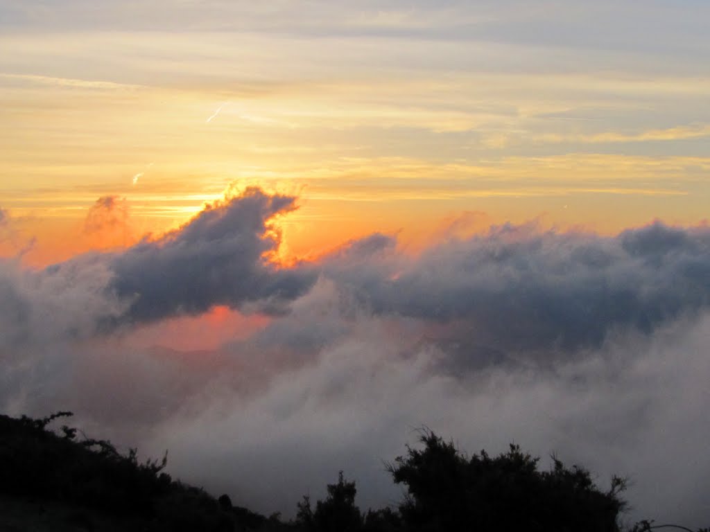 Pioggiola, le col de Battaglia dans les nuages by monacasal