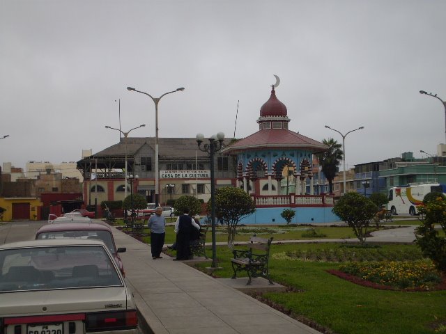 Media Luna park and Casa de la Cultura by Ricardo Bandin Llanos