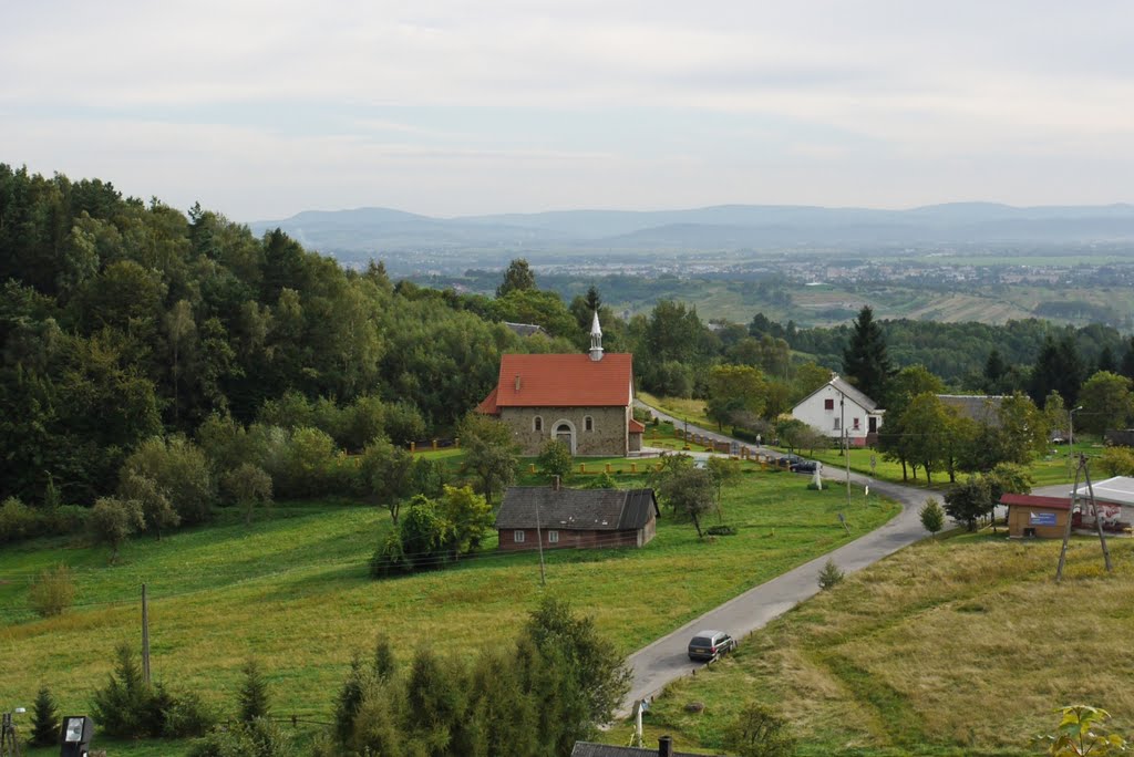 Odrzykoń, widok z zamku Kamieniec na kosciółek sw. bp. Sebastiana Pelczara. by AdamoKrzyś