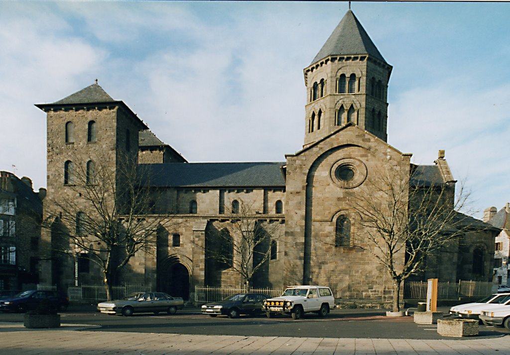 Notre Dame des Miracles à Mauriac by Gilbert Coudon