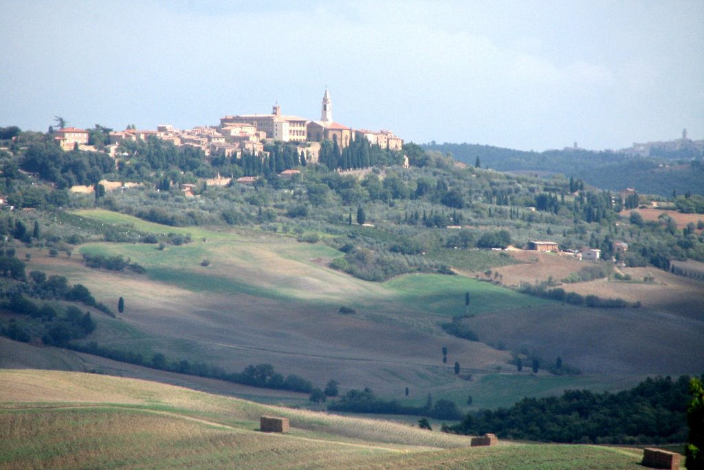 Pienza Blick von San Quirico aus by gerhardknoe