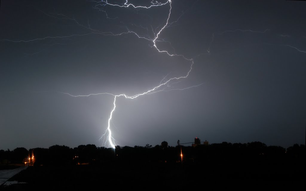 Kanawha Lightning Storm 6/24/2002, 2:42 AM by jbsunshine