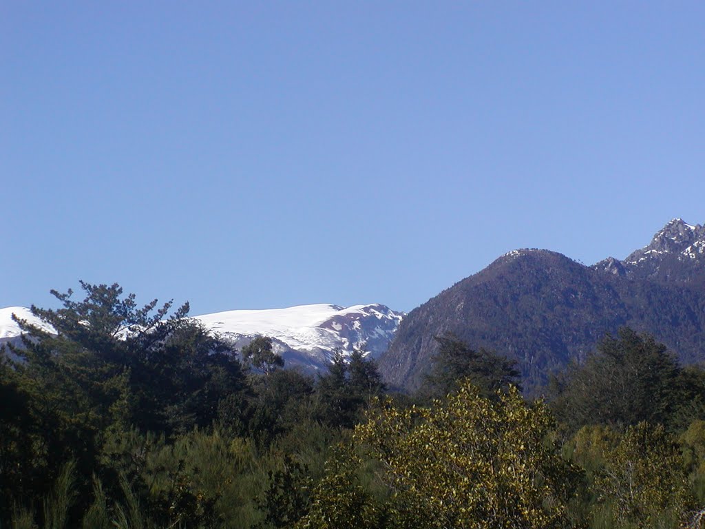 Mirador Pucón observando el volcán Villarrica by Mrcaxaco