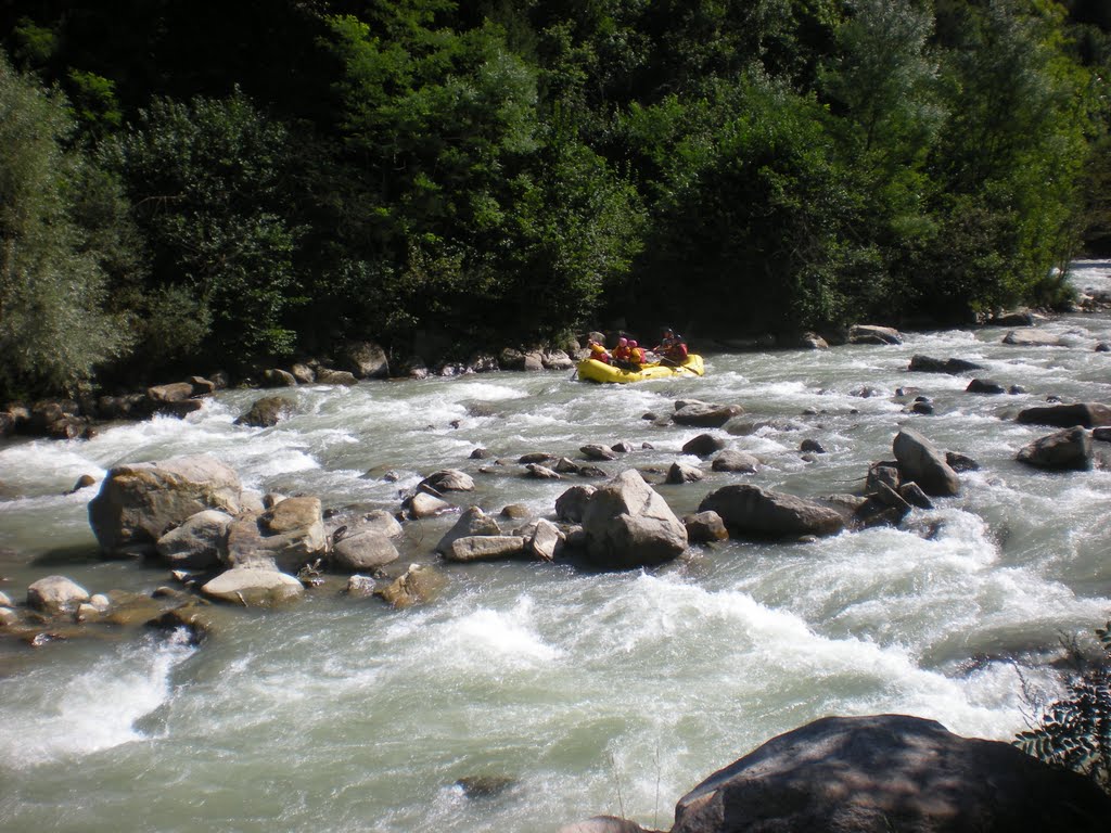 Rafting a Dimaro by Oliviero Dallaglio