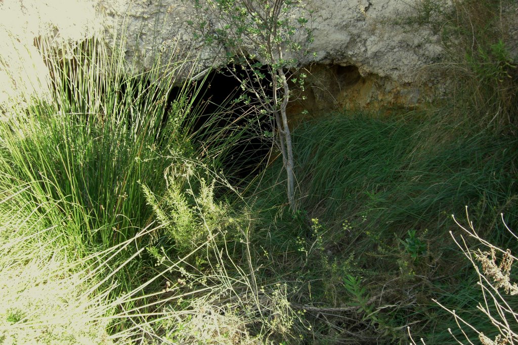 La cueva de agua potable escondida by INDALOMANIA