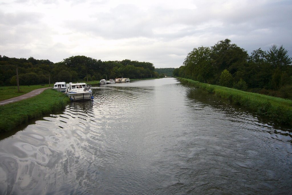 Canal du Nivernais, Halte nautique de Sardy-lès-Epiry by booh