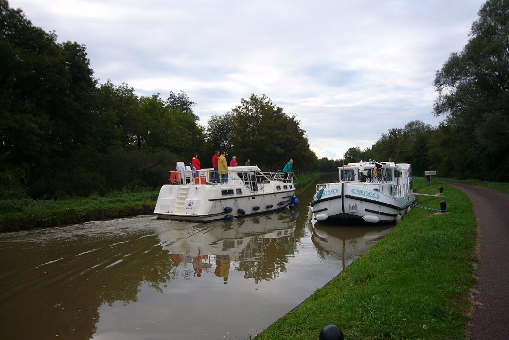 Canal du Nivernais, Halte nautique de Mont-et-Marré by booh