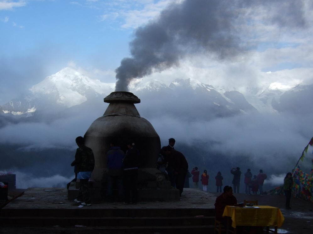 Meilixueshan with stupa by zuo.de