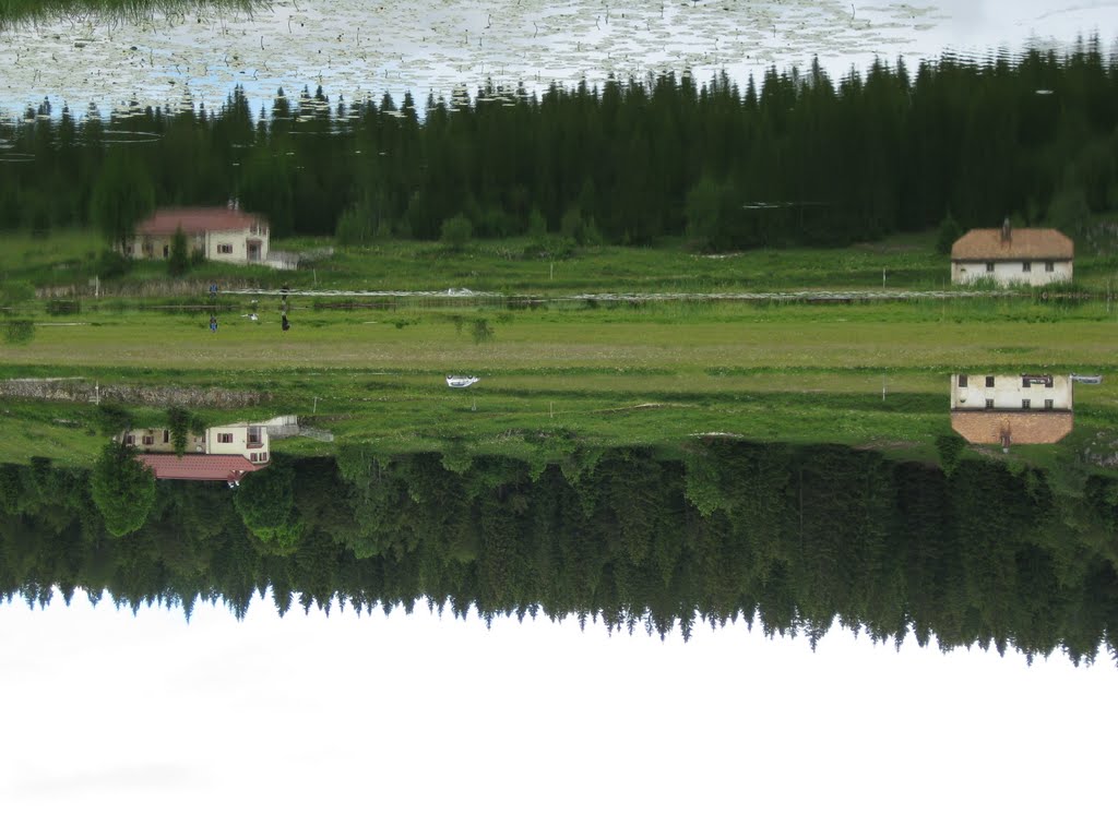 Reflet sur le lac de Lamoura by jerome F