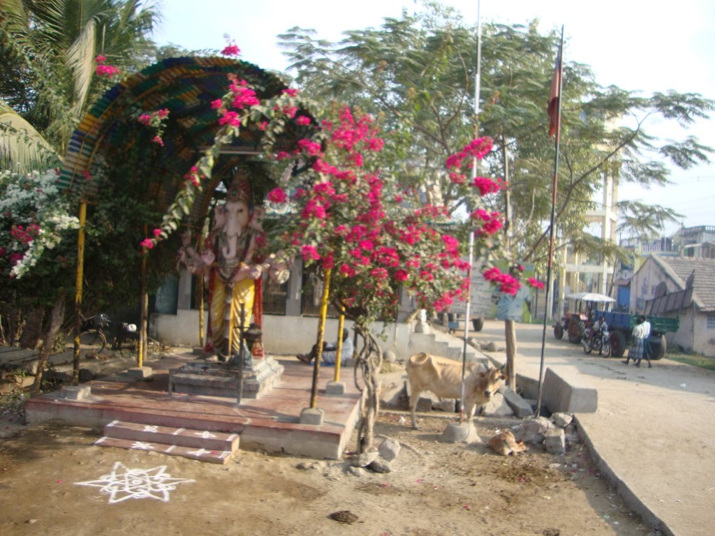 DSC08452 விநாயகர் VINAAYAGAR near overhead water tank SENJI 07.56.18 by dhanasekarangm