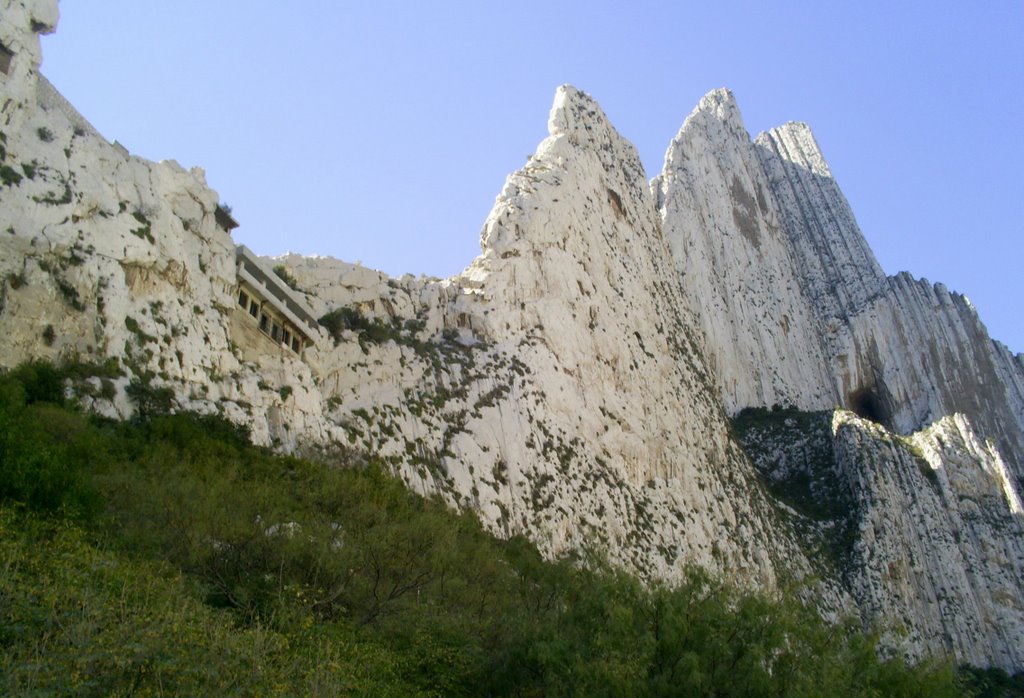 Lahuasteca by Rodolfo Montoya