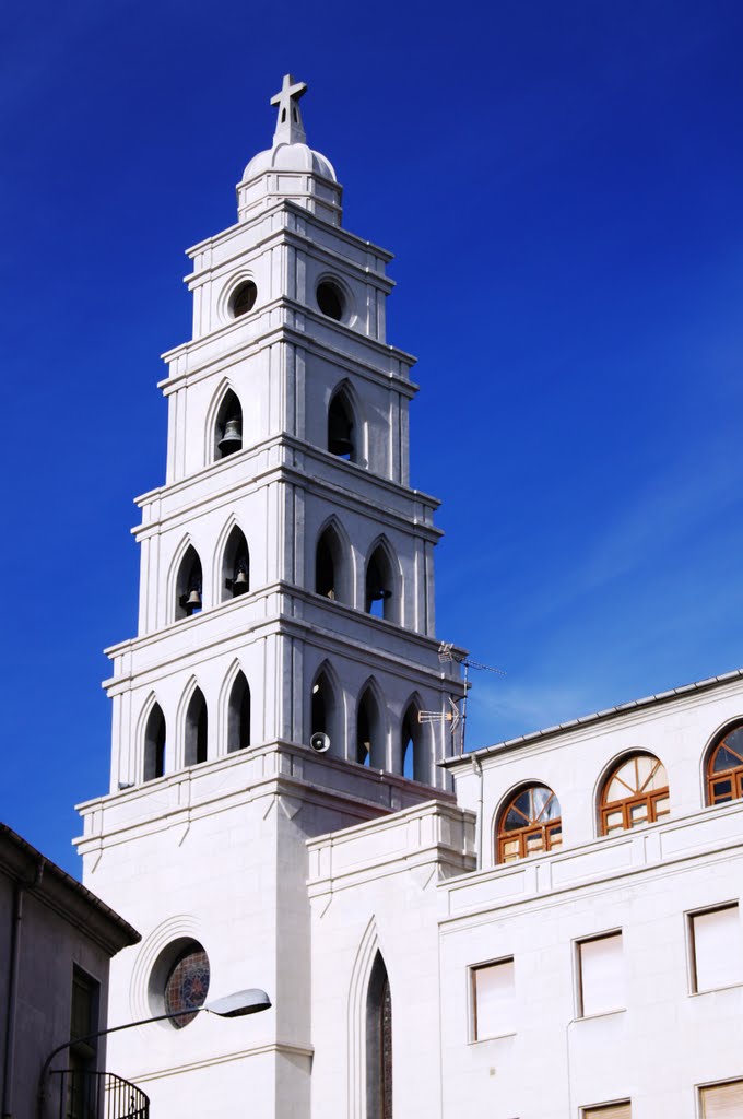 La torre del campanario de la iglesia de San Ignacio. by Hikergoer