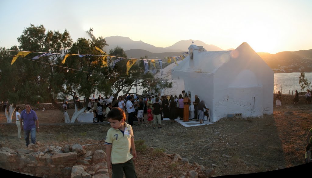 Γιορτή Αγίων Πάντων στο νησάκι του Αγίου Νικολάου by Trantas Manos