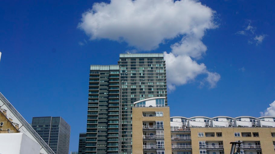 Isle of Dogs, riverside developments - London by Paul HART