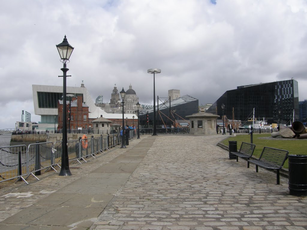 Liverpool near Mersey River by trekker