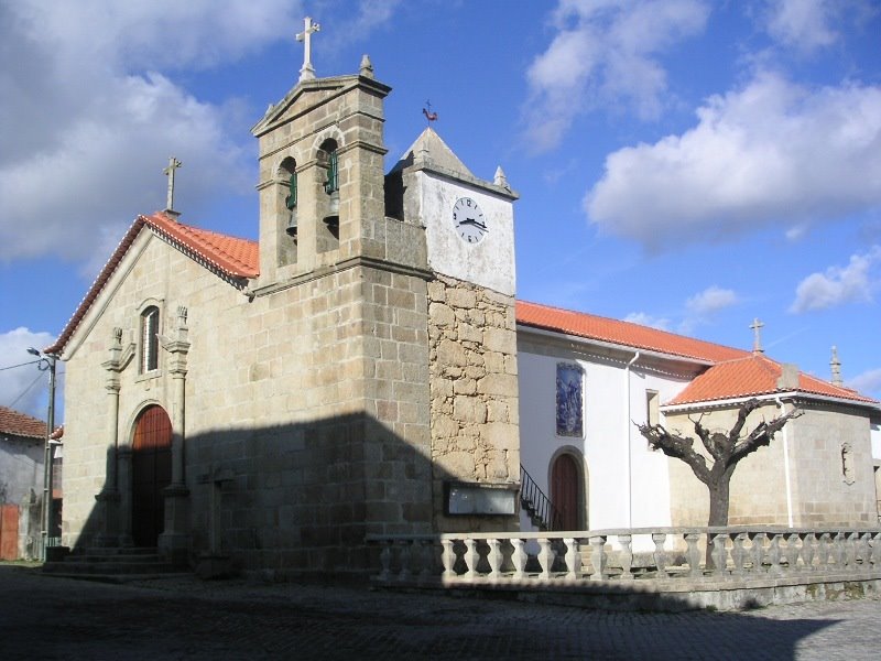 Tinalhas - igreja by chindel