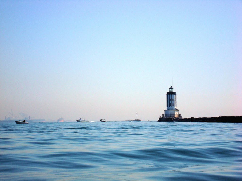 Angel's Gate lighthouse 9/30/07 by Robert H