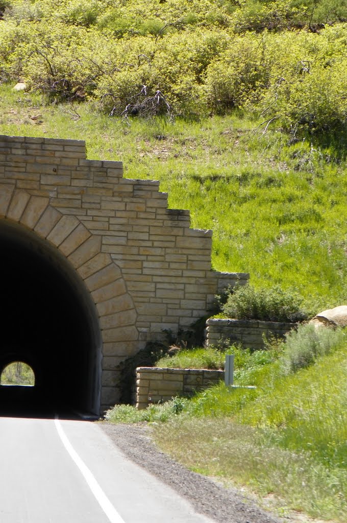 Túnel para pasar a el ascenso final by JAbelGO