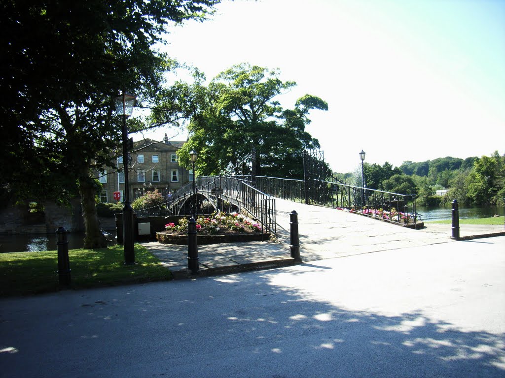 Walton Hall (footbridge) by stan.w