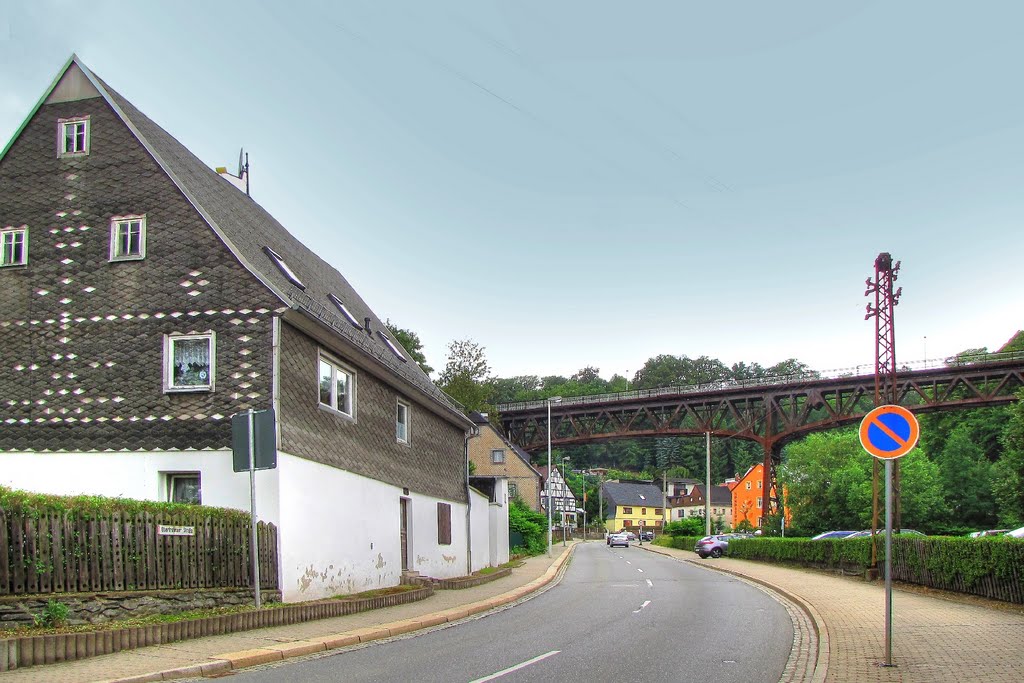 Chemnitz - Oberfrohnaer Straße mit Blick zum Viadukt Rabenstein (erb. 1897) by Rudolf Henkel