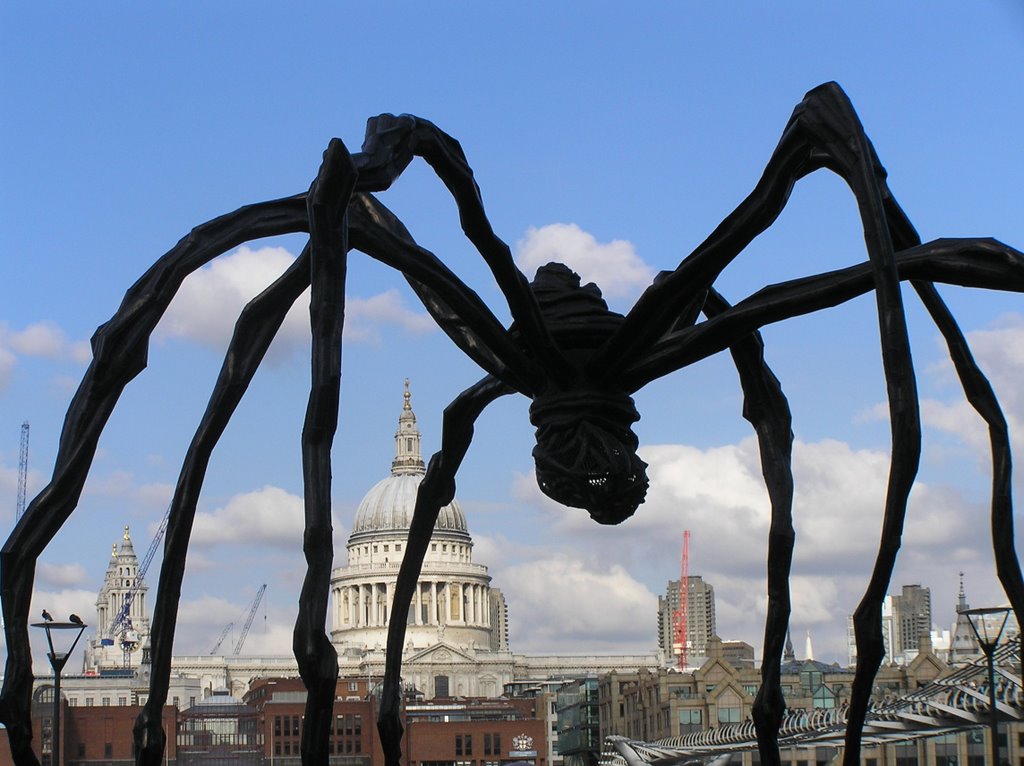 Louise Bourgeois's Maman by Matilde Aguilera