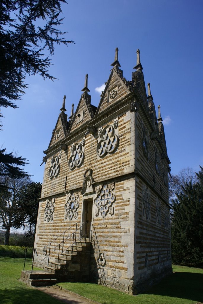 Triangular Lodge, Rushton by kittenpower