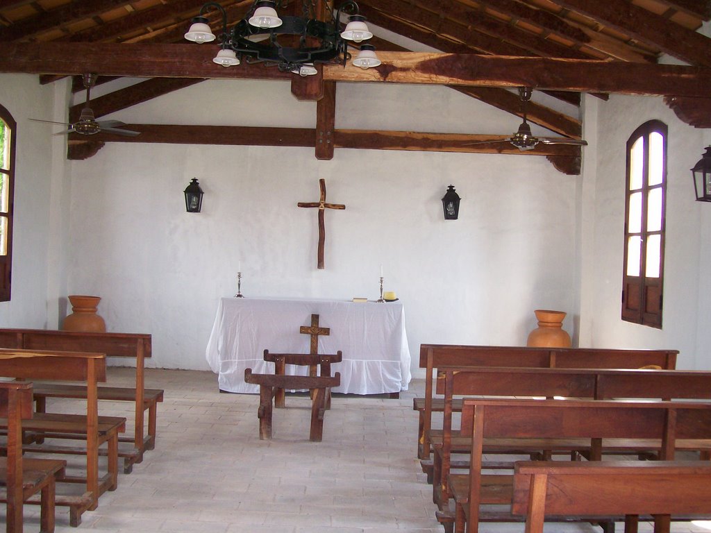 El Descanso interior Capilla by Ricardo Ciotti