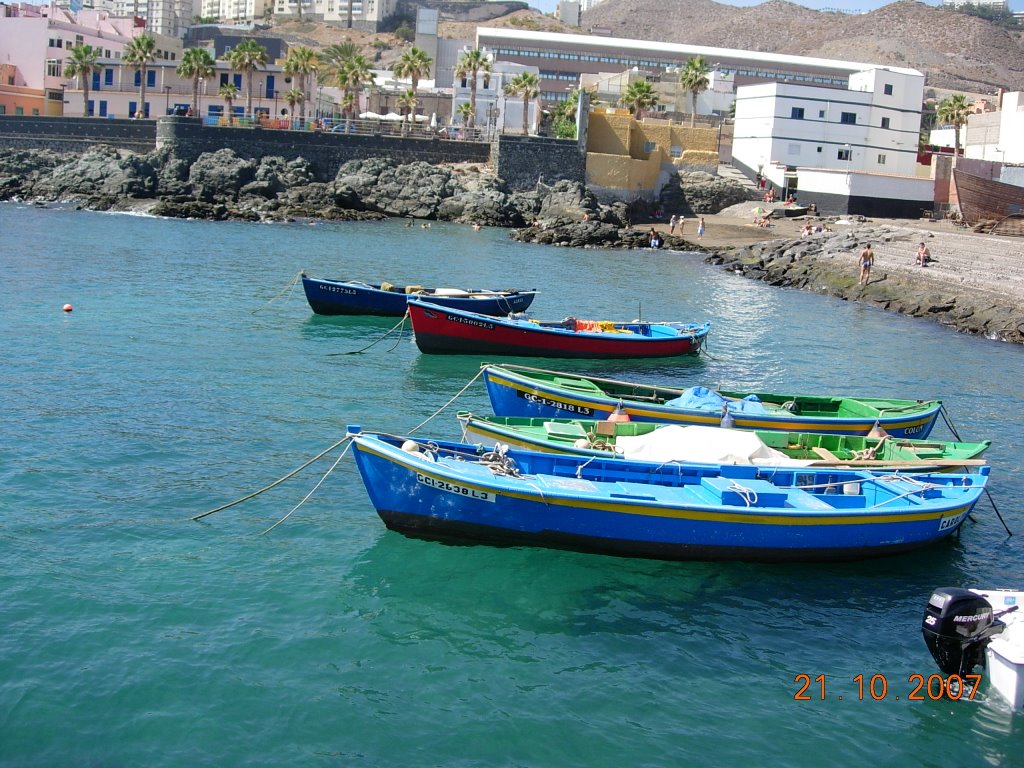 Muelle pesquero San Cristobal by Javier Tabraue