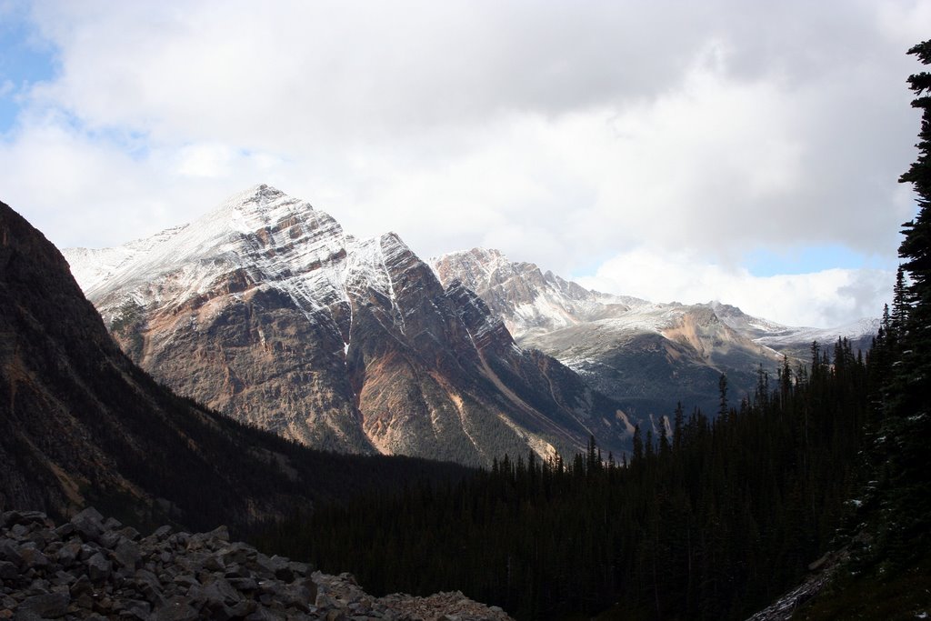 Mt Edith Cavell by Örjan Ekeberg