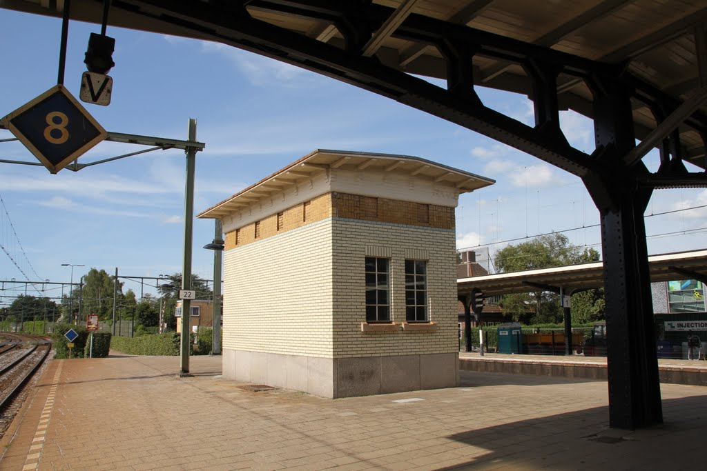 Stationshuisje, Naarden. by Carl030nl