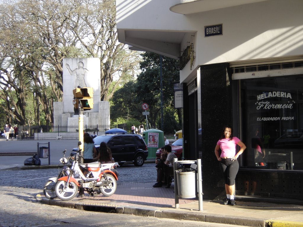 Calle Brasil sobre Parque Lezama by benja1000