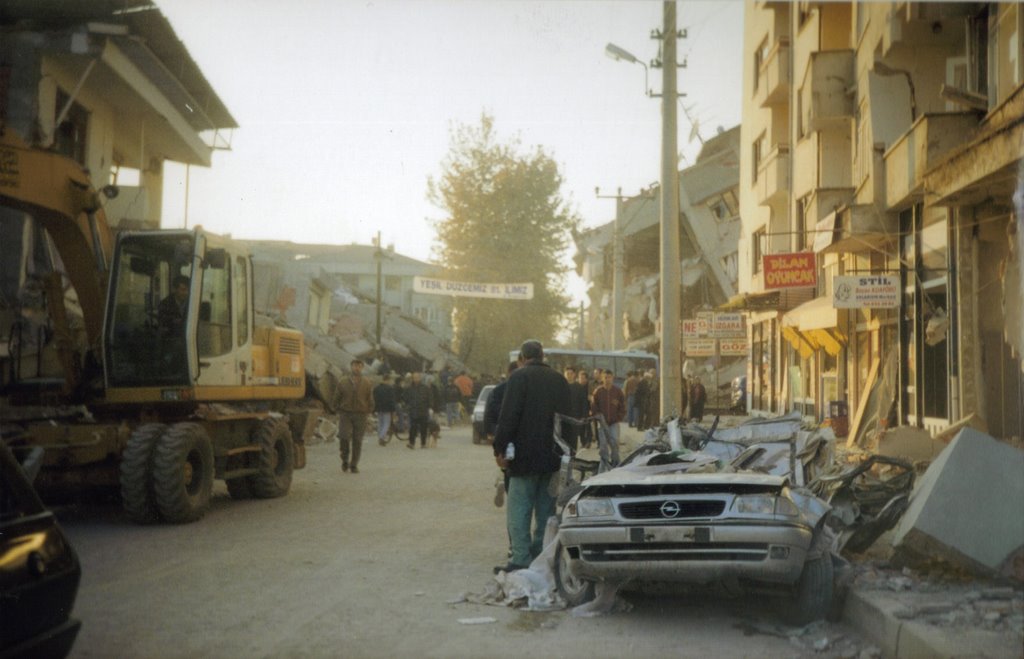 [1999 Düzce Depremi] by Saim Günaydın