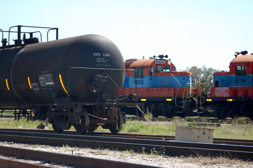 South Central Florida Express Railroad EMD GP18 No. 9022 and No. 9016 at Clewiston, FL by Scotch Canadian